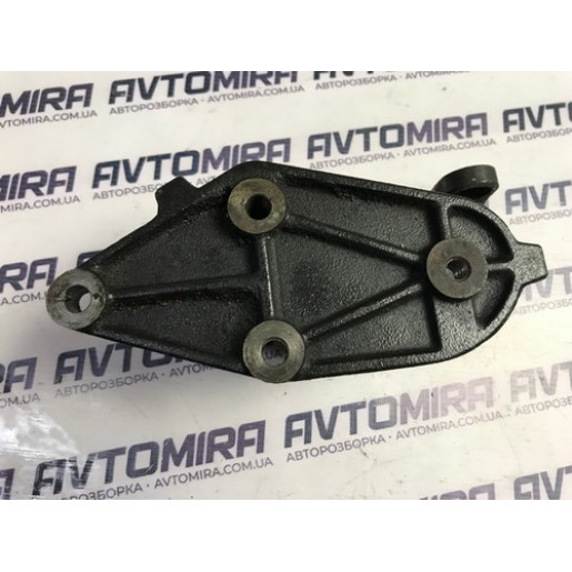 Кронштейн двигуна Fiat Doblo 1.3 MJTD 2000-2010 9214188